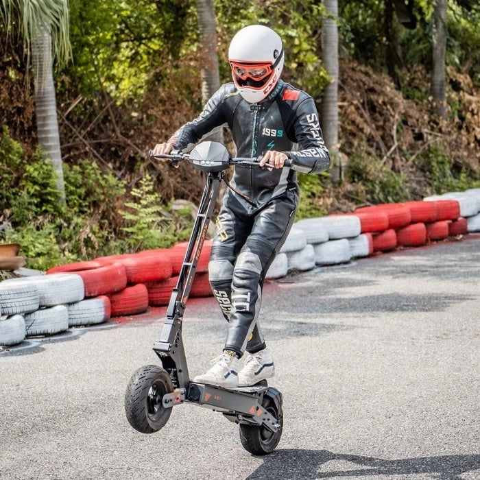 Terenowa hulajnoga elektryczna KuKirin G4, silnik 2000 W, bateria 20 Ah, maks. zasięg 75 km, maks. prędkość 70 km/h